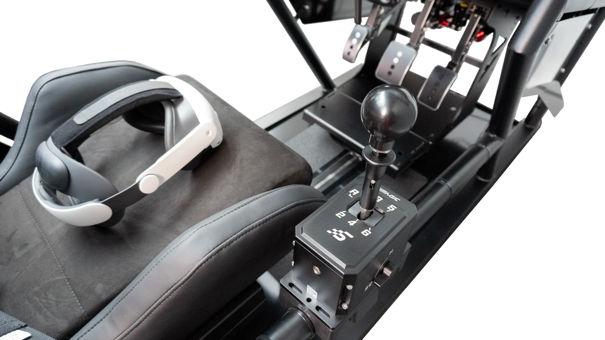 Detailansicht Rennsimulator: Schaltung, Pedale und Racing-Sitz bei DRIVE ARENA Frankfurt